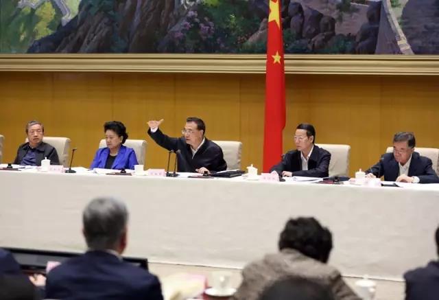 2016年5月9日，李克強出席全國推進簡政放權放管結合優化服務改革電視電話會議并講話。