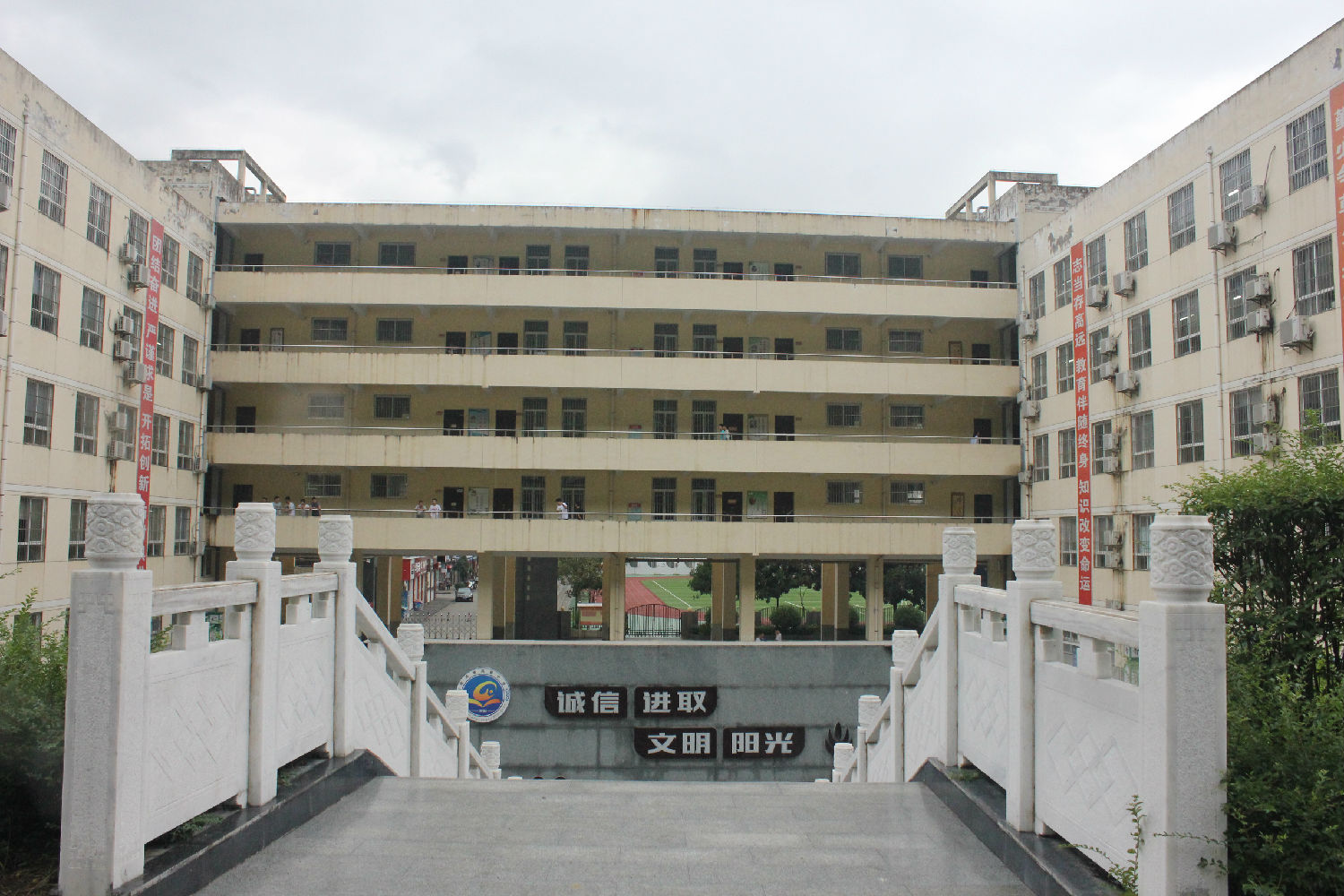 愛心助學，心系希望&mdash;&mdash;嵐皋中學幫困助學記