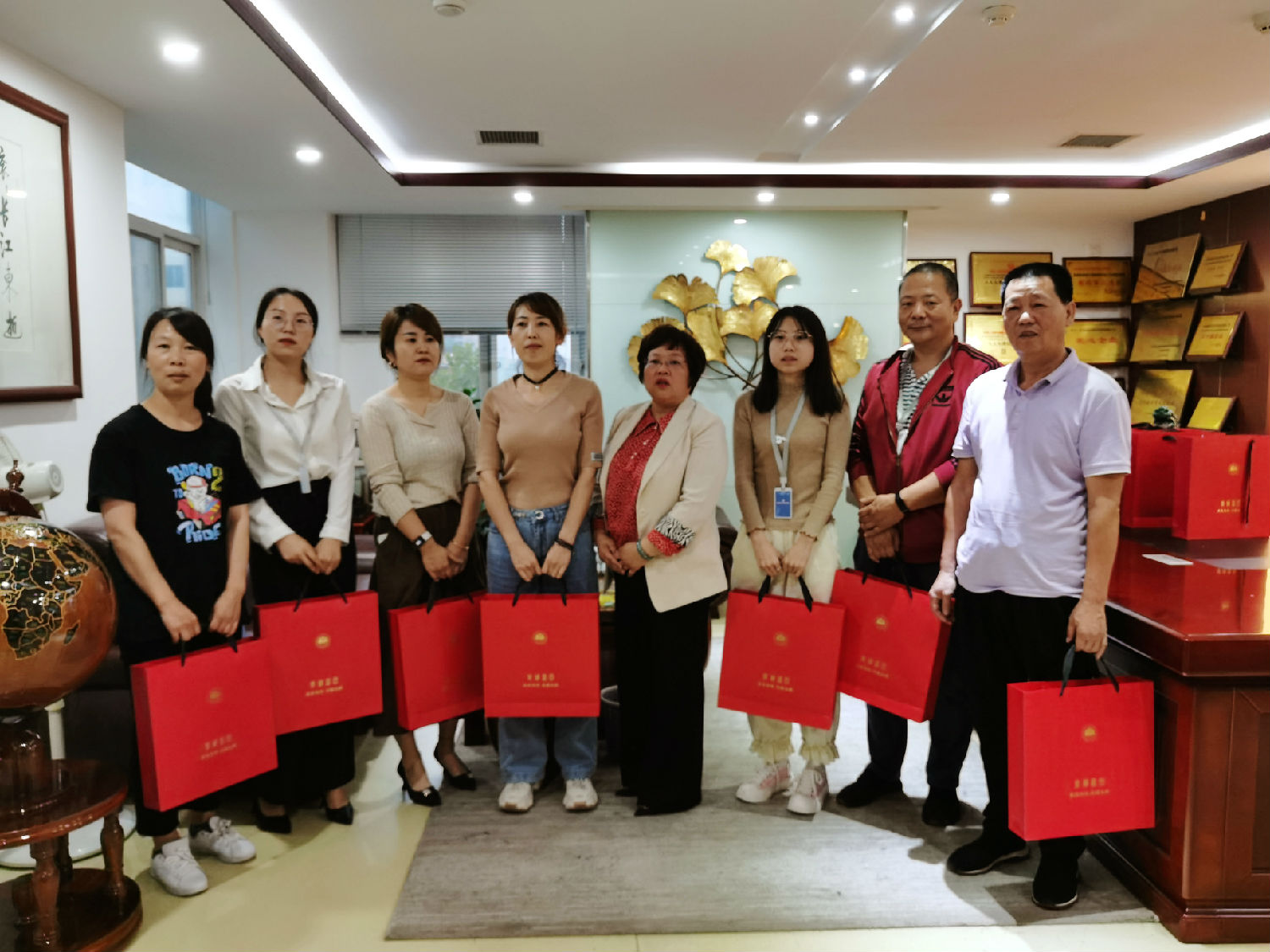 花好月圓,情暖中秋|億誠公司祝大家中秋節快樂! 花好月圓,情暖中秋|億誠公司祝大家中秋節快樂!