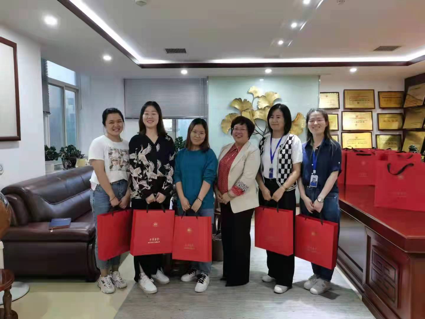 花好月圓,情暖中秋|億誠公司祝大家中秋節快樂! 花好月圓,情暖中秋|億誠公司祝大家中秋節快樂!